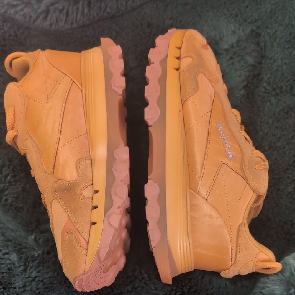 Cardi B X Reebok Vibrant Sneakers/10 - Picture 4 of 13